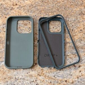 Otterbox Defender for iPhone 15 Pro In great
